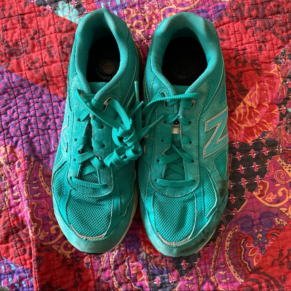 New balance tennis shoes